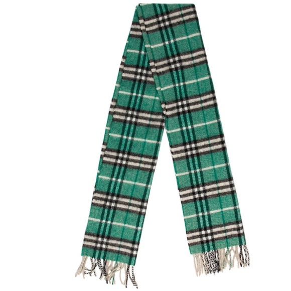 Burberry 100% lambswool scarf. Made exclusively in Scotland. Dry clean only - Picture 3 of 3
